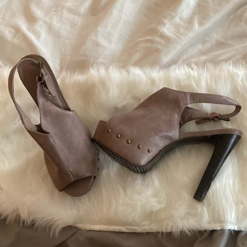 Mauve Heels